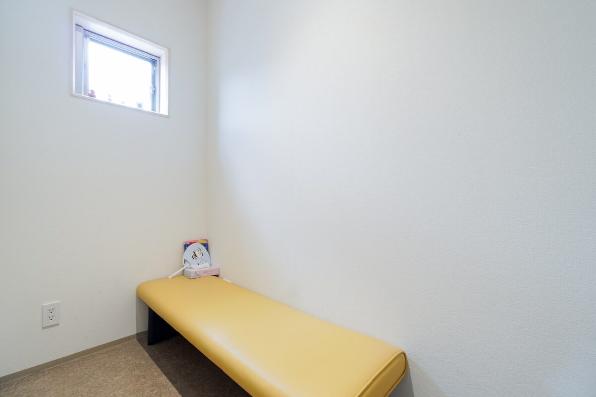 熱外来の待合室(個室)2